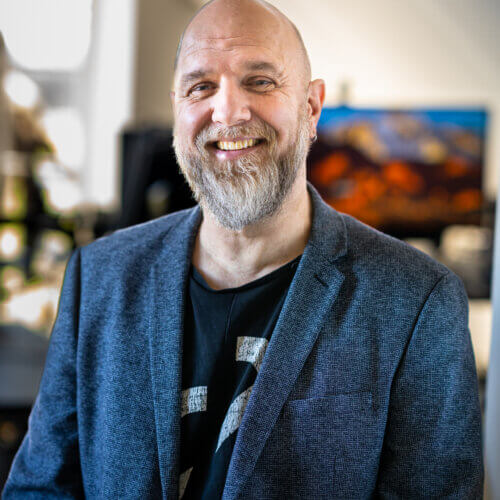 SEO, Avanceret programmering og online marketing - Frank er stifter og ejer af Design'R'us. Frank holder styr på tropperne og får din nye hjemmeside sikkert i luften.