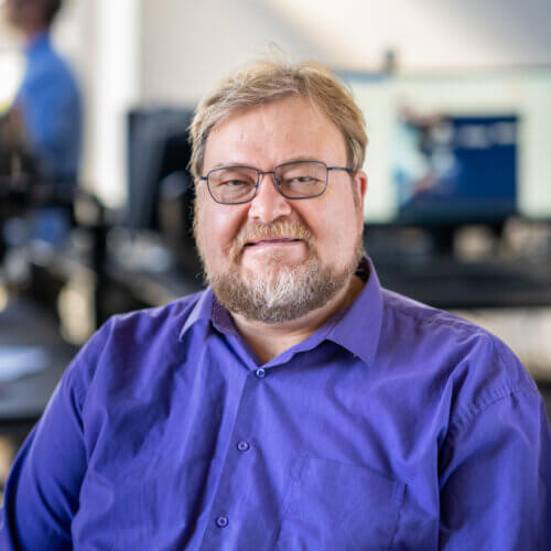 Medarbejdere - Bøvl med dit mailsystem? Mike kan fikse dine serverproblemer med lukkede øjne.